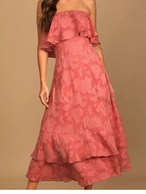 Lulus Strapless Tiered Midi Dress in Dusty Rose